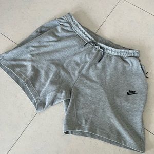 NIKE TECH MENS SHORTS